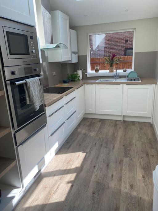 Beautiful 3 Bed Home In The Heart Of New Forest Hordle Eksteriør bilde